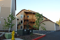 One Lake Place in Vancouver, WA - Building Photo - Building Photo