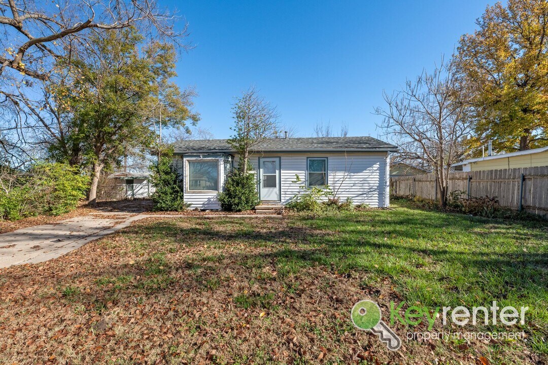 1724 S Catherine St in Wichita, KS - Building Photo