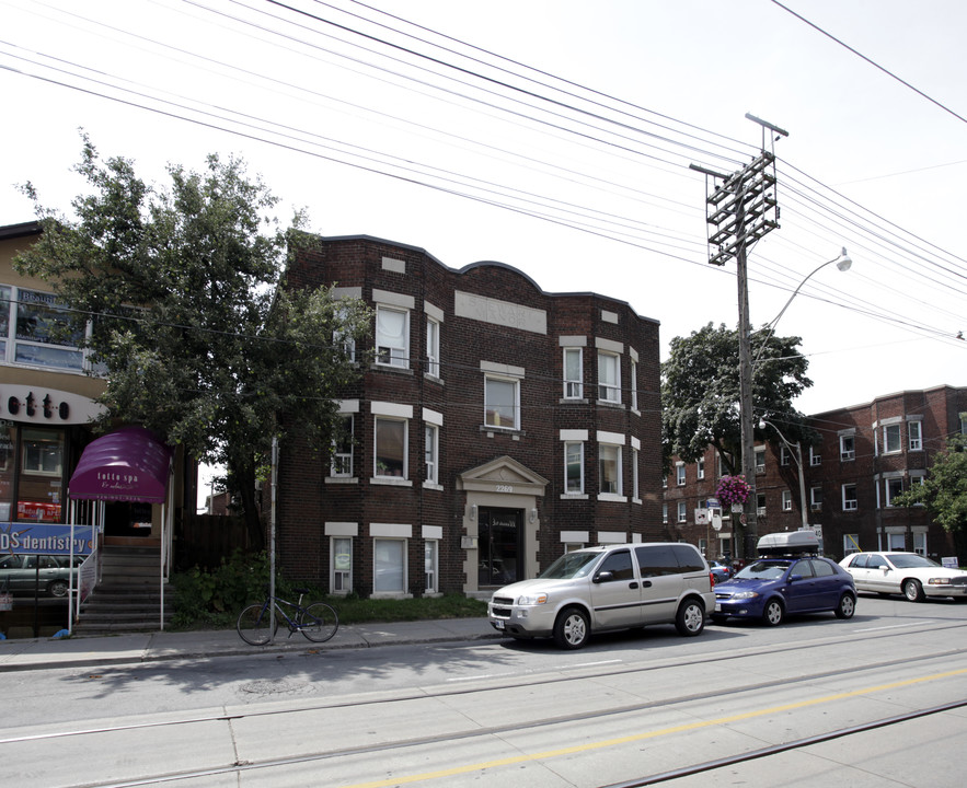 2269 Queen St in Toronto, ON - Building Photo