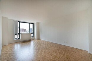 1 Irving Pl in New York, NY - Building Photo
