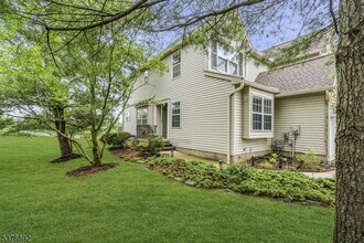 42 Bateman Way in Hillsborough, NJ - Building Photo - Building Photo
