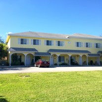 Colonial Palms Apartments