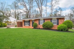 2707 Crescendo Dr NW