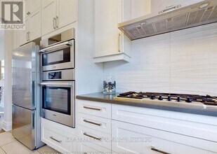 37 Carrville Woods Cir in Vaughan, ON - Building Photo - Building Photo