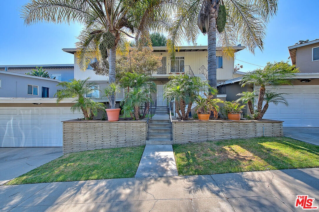 7017 Ramsgate Pl in Los Angeles, CA - Building Photo