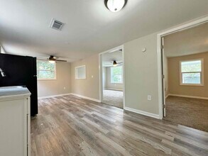 60 Williams St in Hartwell, GA - Foto de edificio - Building Photo