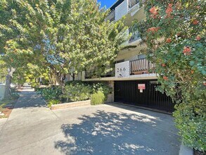 266 S Madison Ave, Unit 301 in Pasadena, CA - Foto de edificio - Building Photo