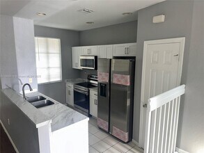 6053 SW 19th Pl in North Lauderdale, FL - Building Photo - Building Photo