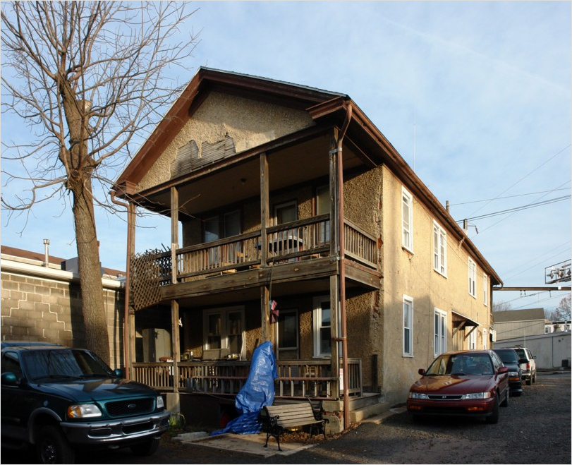 129 S Main St in North Wales, PA - Foto de edificio