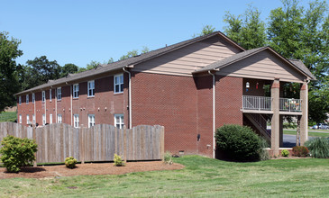 Mason Manor Apartments in High Point, NC - Foto de edificio - Building Photo