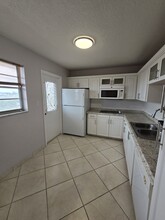 218 NE 12th Ave, Unit 502 in Hallandale Beach, FL - Building Photo - Building Photo