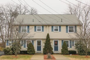 132 Ashcroft St in Dedham, MA - Building Photo