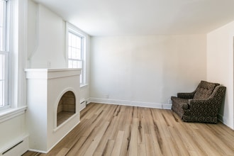 11 Charlotte St in Baldwinsville, NY - Building Photo - Building Photo