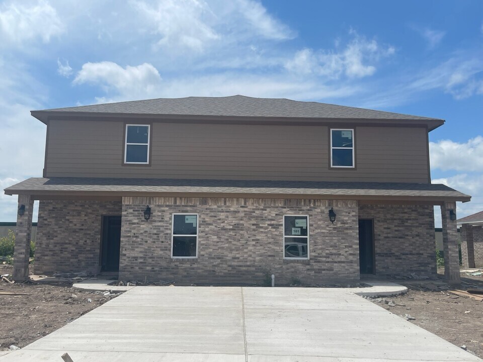 118 Olive St in Los Fresnos, TX - Building Photo