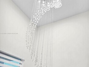 10250 NW 76th Terrace in Doral, FL - Foto de edificio - Building Photo