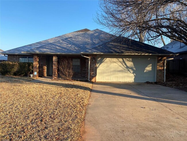 329 E Twelve oaks Terrace in Mustang, OK - Building Photo - Building Photo