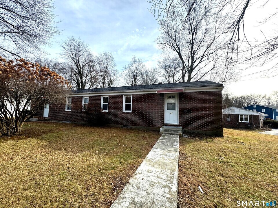 89 Campfield Dr in Fairfield, CT - Building Photo