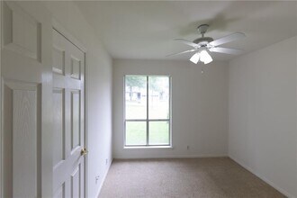 925 Echo Ln in Austin, TX - Building Photo - Building Photo