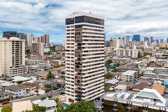 Parkside Tower in Honolulu, HI - Building Photo - Building Photo