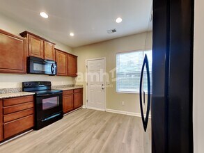 350 Iveson Rd in Summerville, SC - Foto de edificio - Building Photo