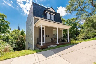 105 W Clifton Ave in Cincinnati, OH - Building Photo - Building Photo