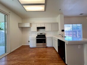 1519 Avenue E in Kingsburg, CA - Building Photo - Building Photo