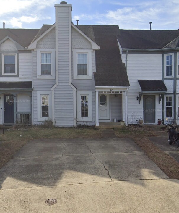 713 Goodard Dr in Virginia Beach, VA - Building Photo