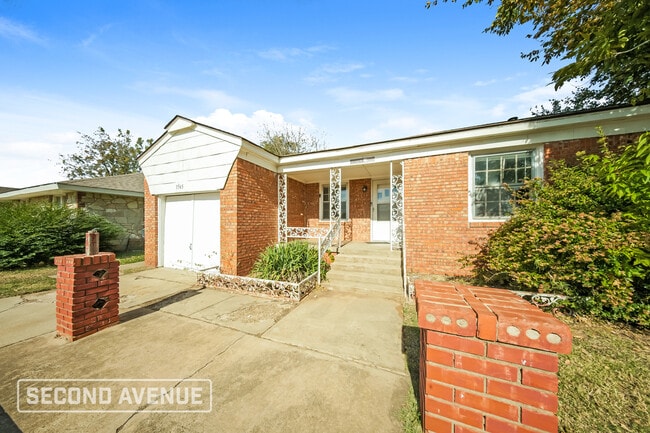 property at 1565 SW 43rd St