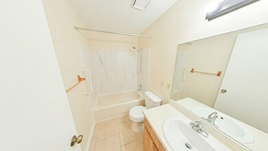 Woodland Bend Apartments in Ocala, FL - Foto de edificio - Building Photo