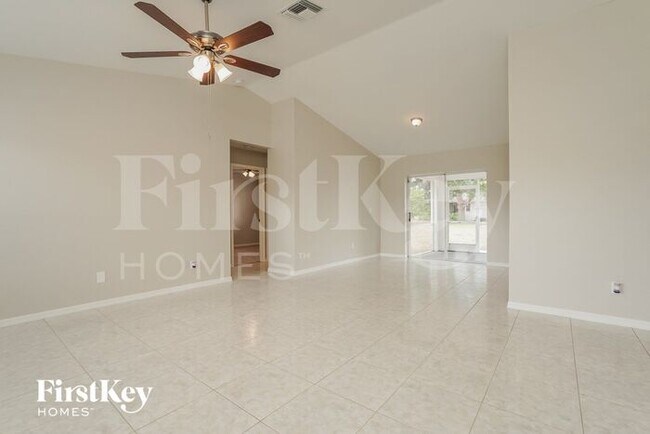 2122 SE 8th Pl in Cape Coral, FL - Building Photo - Building Photo