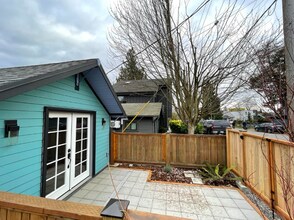 10114 Dayton Ave N in Seattle, WA - Foto de edificio - Building Photo