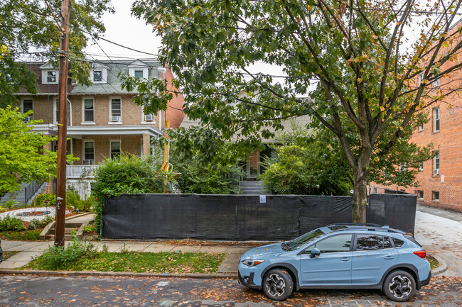 1307 Longfellow St NW in Washington, DC - Foto de edificio - Building Photo