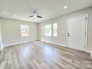 2900 Enfield Rd in Charlotte, NC - Building Photo - Building Photo