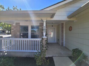 707 Windledge Dr in Austin, TX - Building Photo - Building Photo