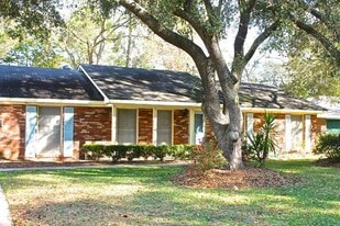 109 Belle Point Pkwy in Brunswick, GA - Building Photo