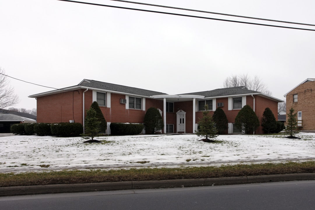 1312 N Chapel St in Louisville, OH - Building Photo