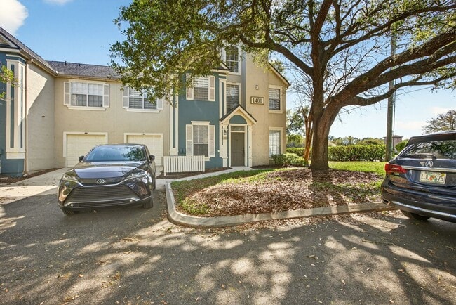 13703 Richmond Park Dr N in Jacksonville, FL - Foto de edificio - Building Photo