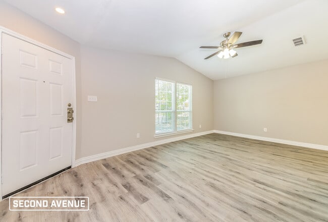 2024 Lewiston Ave in Dallas, TX - Building Photo - Building Photo
