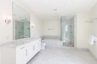 360 Newbury St, Unit 407 in Boston, MA - Building Photo