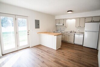 3112 E Governor John Sevier Hwy in Knoxville, TN - Building Photo - Building Photo