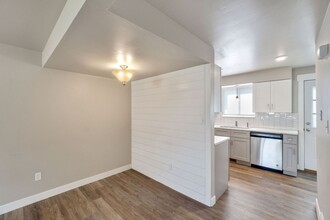 221 Chestnut St in Windsor, CO - Foto de edificio - Building Photo