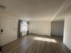 8531 Golden St, Unit Apt 1 in Anchorage, AK - Building Photo
