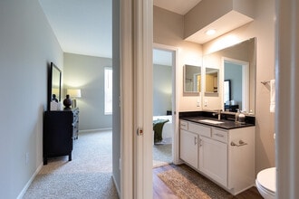 Chestnut Hill Apartments in Columbus, OH - Building Photo - Building Photo