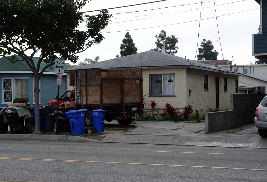 14808 Inglewood Ave in Hawthorne, CA - Building Photo