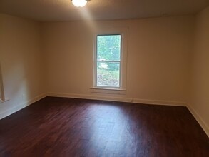130 White Horse Road Ext in Travelers Rest, SC - Foto de edificio - Building Photo