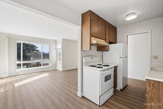 3225 Vicente St in San Francisco, CA - Building Photo - Building Photo