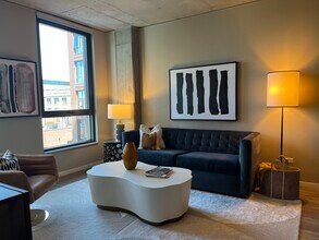 1020 W Madison St, Unit 916 in Chicago, IL - Building Photo - Building Photo