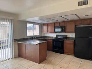 6729 N 44th Ave in Glendale, AZ - Building Photo - Building Photo