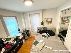 56 Crescent Ave, Unit 1 in Boston, MA - Foto de edificio - Building Photo