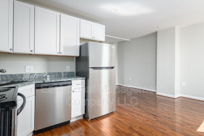 230 S Broadway-Unit -Apt 5 in Baltimore, MD - Foto de edificio - Building Photo